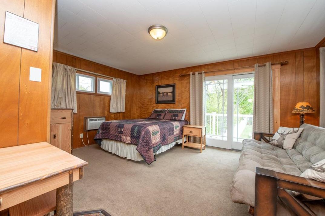 Shore Meadows Lodge Llc Lake George Esterno foto