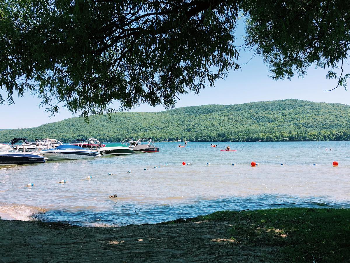 Shore Meadows Lodge Llc Lake George Esterno foto