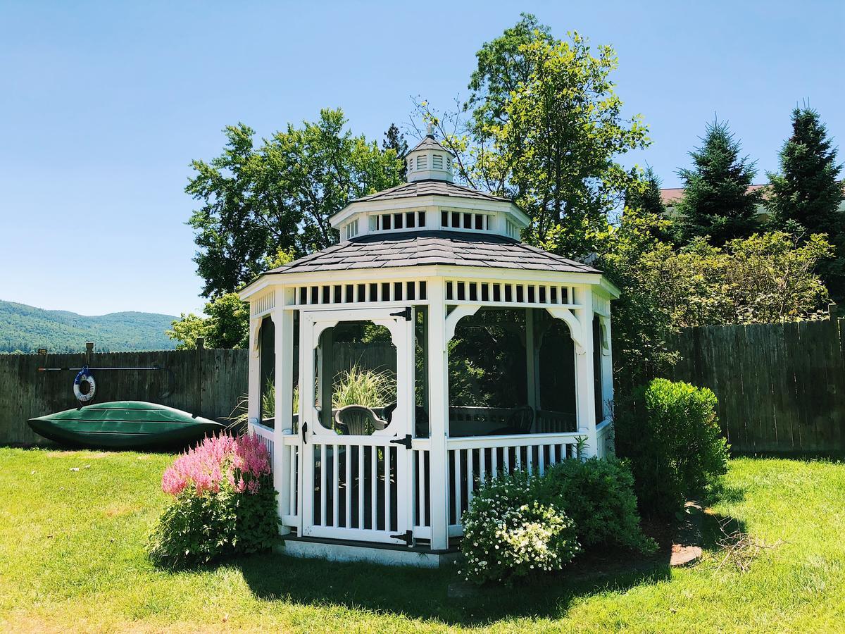 Shore Meadows Lodge Llc Lake George Esterno foto