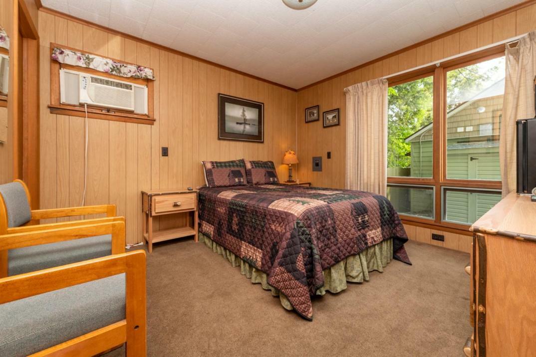 Shore Meadows Lodge Llc Lake George Esterno foto